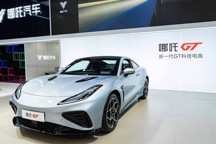 重庆江津区德梦曼企业管理咨询哪吒汽车在智能汽车领域的表现，领途汽车在新能源汽车市场中的影响力